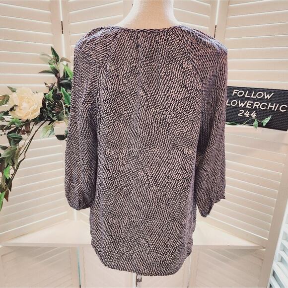 JOIE GEOMETRIC SILK V NECK BLACK /  WHITE SIZE SMALL - Picture 3 of 7